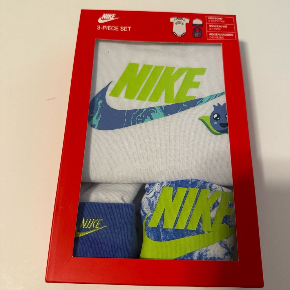 Nike Baby Gift Set - Picture 1 of 6